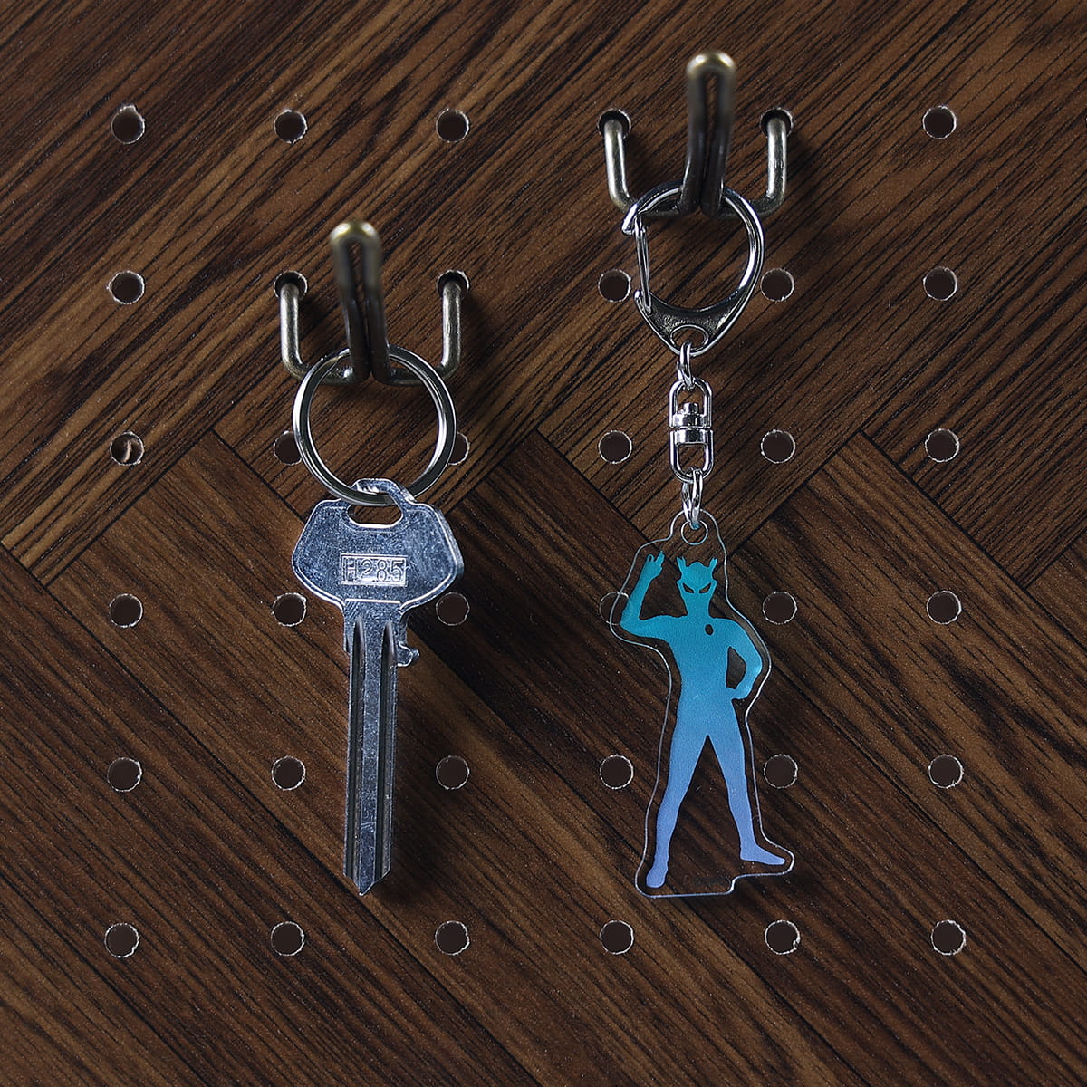 グラデーションキーホルダー ウルトラマンゼロ 53332 《ウルトラマン