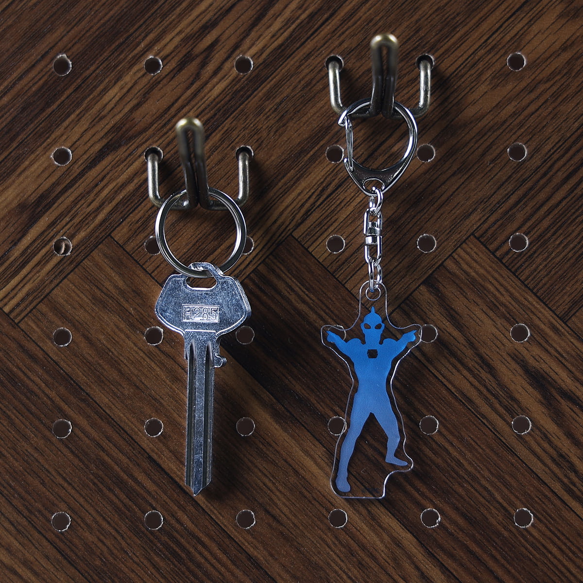 グラデーションキーホルダー ウルトラマンゼット 53344 《ウルトラマン