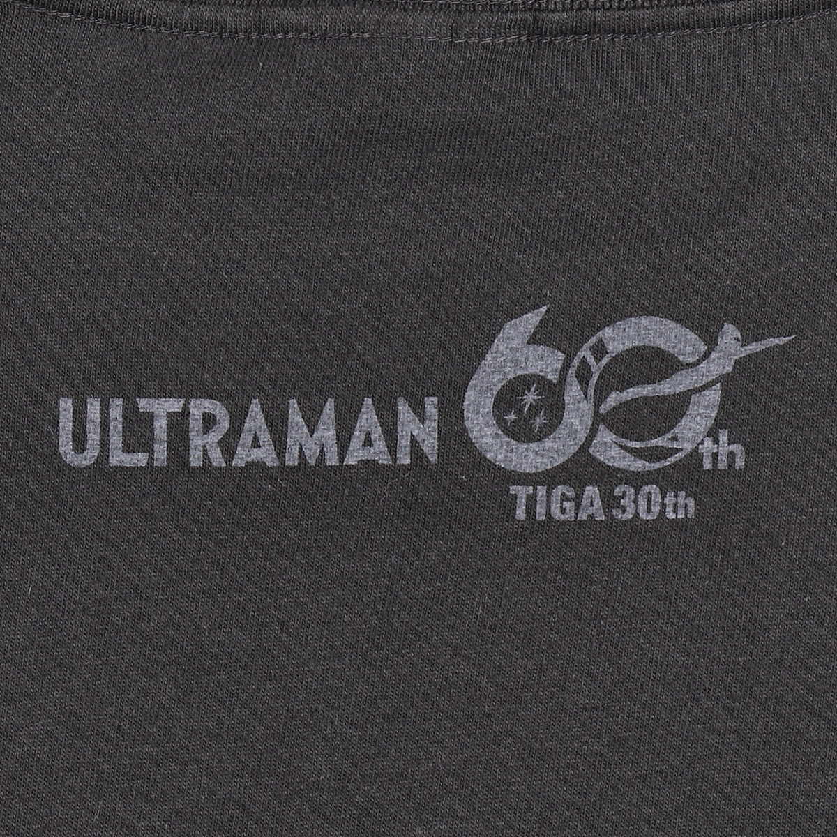Tシャツ ウルトラマンティガ 30th Anniversary スモークブラック 55907