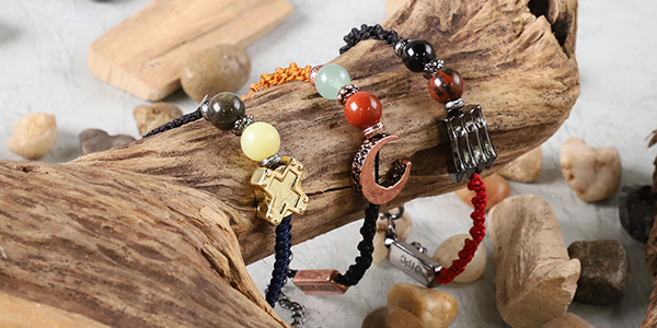 特集 - ストーンブレスレット ダークネス | ULTRAMAN OFFICIAL SHOP